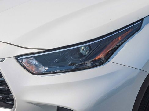 Used 2022 Toyota Highlander XLE FWD image 5