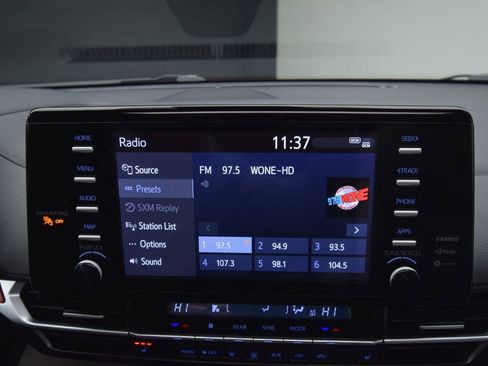 Used 2021 Toyota Sienna XLE image 15