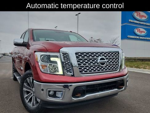 Used 2018 Nissan Titan SL image 14