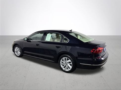 Used 2018 Volkswagen Passat 2.0T SE FWD image 8