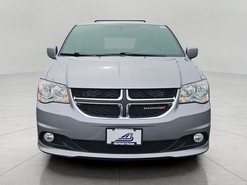 Used 2017 Dodge Grand Caravan SXT w/ Rear Park Assist Package FWD image 3