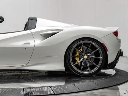 Used 2022 Ferrari F8 Tributo RWD image 12