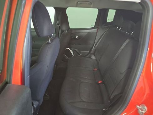 Used 2018 Jeep Renegade Latitude image 8