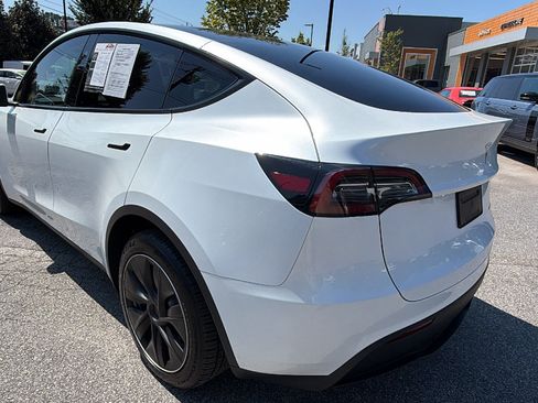 Used 2023 Tesla Model Y Long Range AWD/4WD image 10