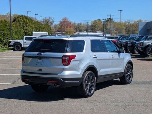 Certified 2018 Ford Explorer XLT w/ Equipment Group 202A AWD/4WD image 3