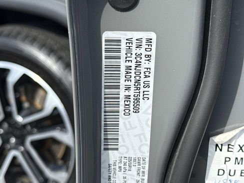 Used 2024 Jeep Compass Limited image 29