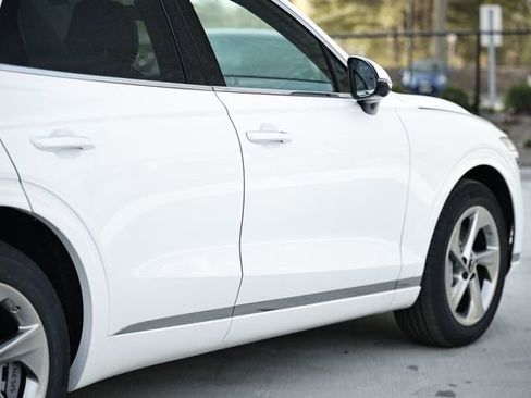 New 2026 Genesis GV70 2.5T Advanced image 8