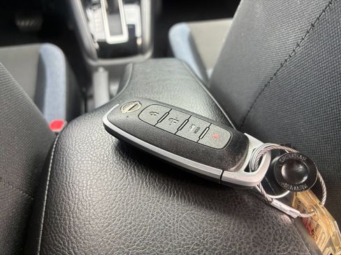 Used 2025 Nissan Versa SV FWD image 17