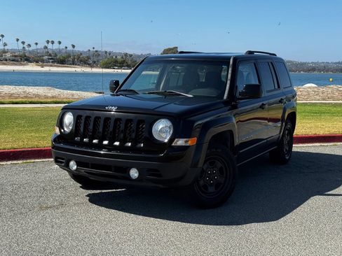Used 2014 Jeep Patriot Sport w/ Power Value Group FWD image 7