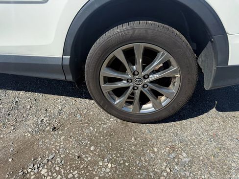 Used 2018 Toyota RAV4 Limited image 11