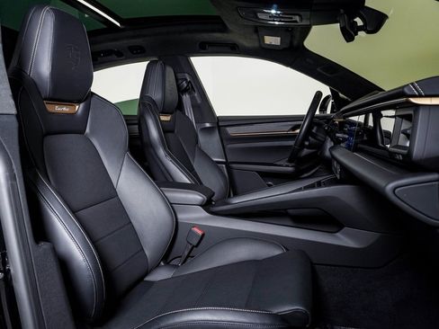 Certified 2025 Porsche Macan Turbo Electric image 15