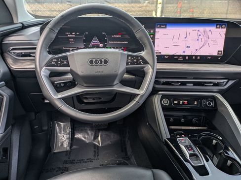 Used 2025 Audi Q5 Premium w/ Convenience Package image 8