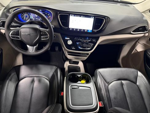 Used 2023 Chrysler Pacifica Touring-L FWD image 49