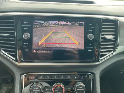 Used 2018 Volkswagen Atlas SEL FWD image 19