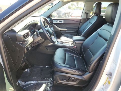 Used 2023 Ford Explorer Limited image 11