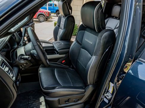 Used 2025 RAM 3500 Laramie AWD/4WD image 29
