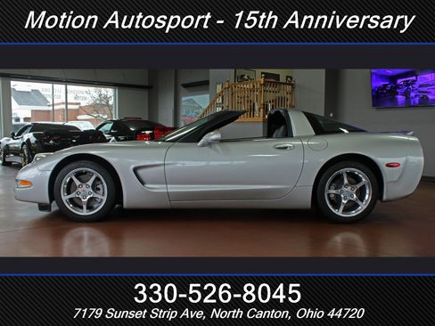 Used 2004 Chevrolet Corvette w/ Roof Package image 8