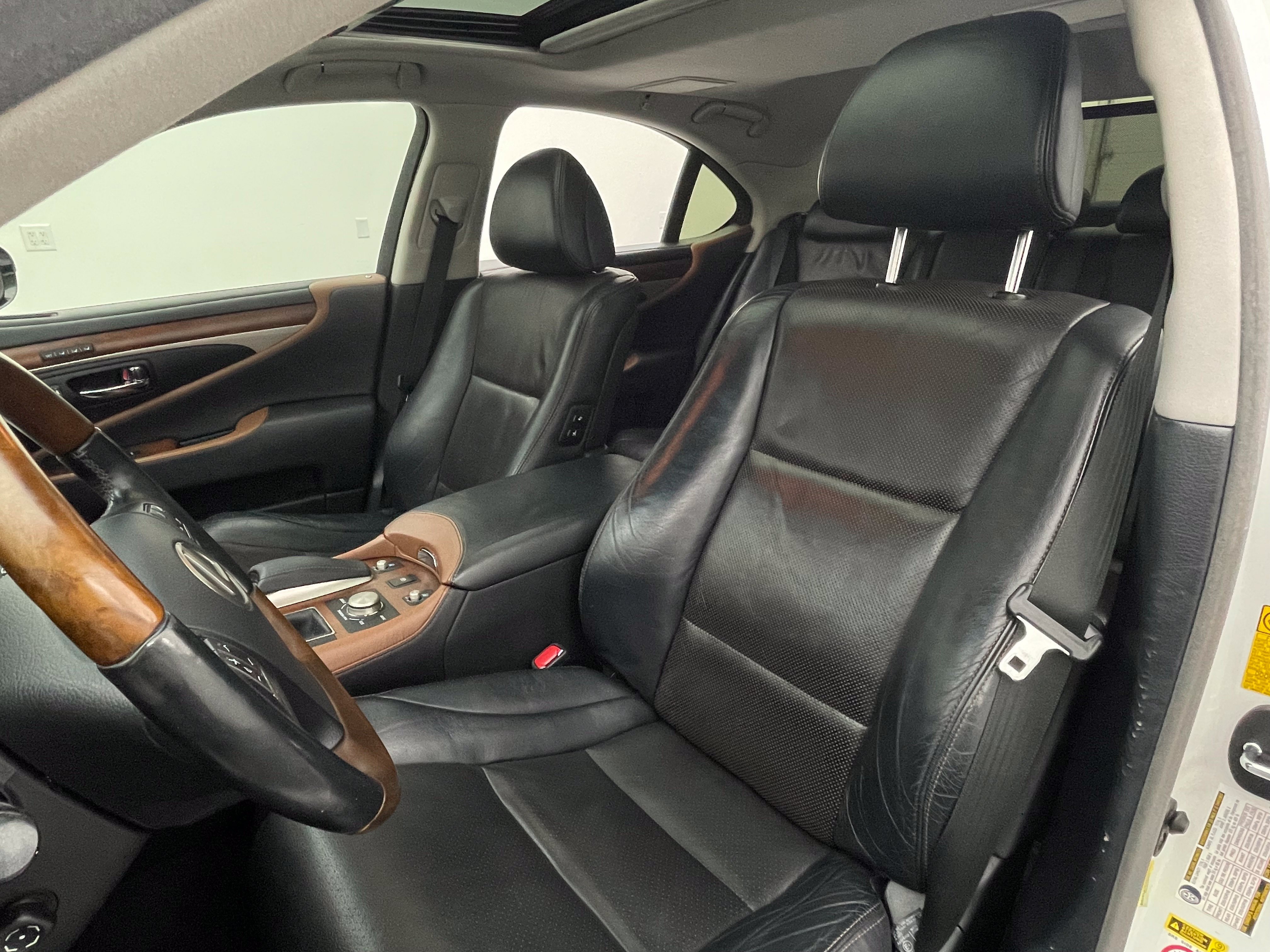 Used 2013 Lexus LS 460 AWD w/ Comfort Pkg image 21
