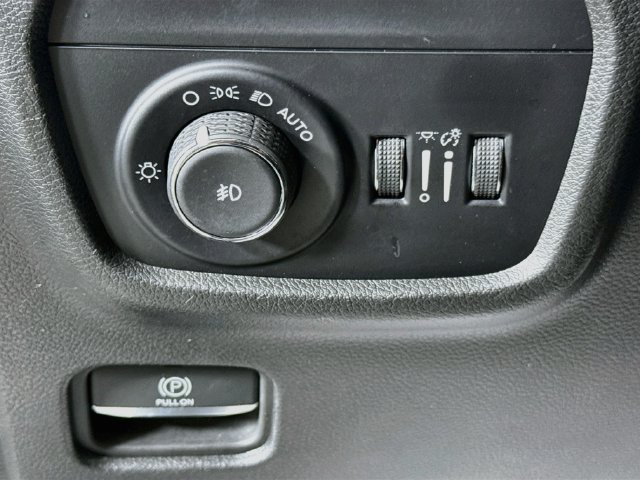Used 2024 Jeep Grand Cherokee Overland w/ Luxury Tech Group IV AWD/4WD image 10