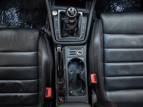 Used 2020 Volkswagen GTI SE image 32