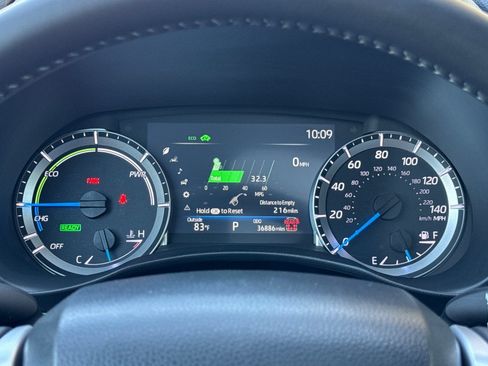 Used 2024 Toyota Highlander XLE AWD/4WD image 29