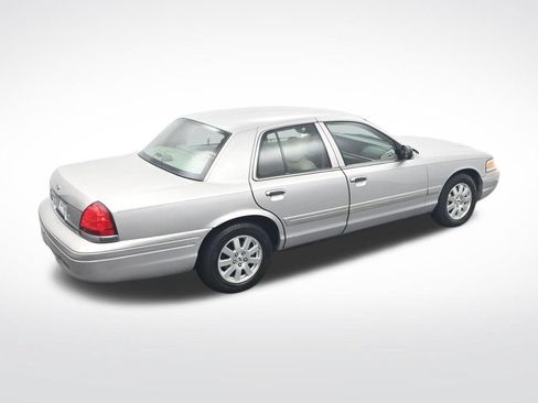 Used 2006 Ford Crown Victoria LX RWD image 28