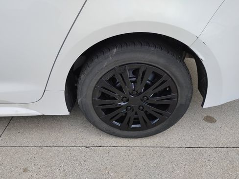 Used 2024 Toyota Corolla LE FWD image 33