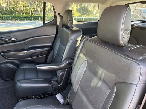 Used 2018 GMC Acadia SLT w/ LPO, Black Accent Package image 11