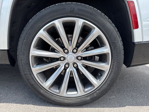 Used 2022 Jeep Grand Wagoneer Series II w/ Convenience Group III image 15