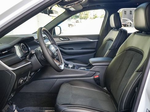 New 2026 Jeep Grand Cherokee Altitude image 18