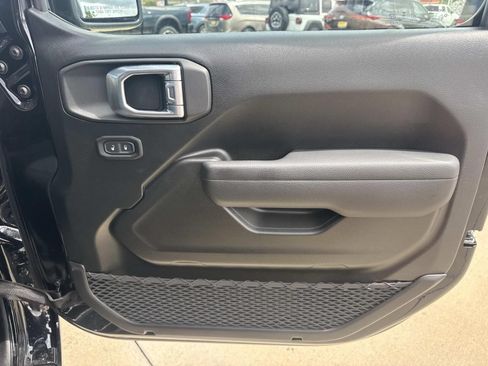 Used 2026 Jeep Wrangler Sport AWD/4WD image 12