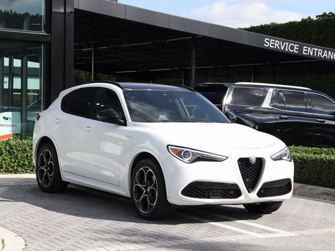 Used 2023 Alfa Romeo Stelvio Veloce image 2