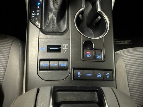 Used 2021 Toyota Highlander LE AWD/4WD image 14