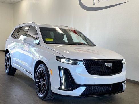 Used 2023 Cadillac XT6 Sport w/ LPO, ONYX Package AWD/4WD image 2