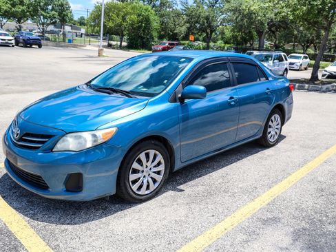 Used 2013 Toyota Corolla LE FWD image 3