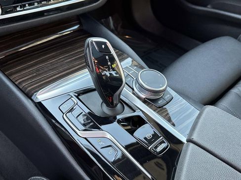 Used 2021 BMW 530i w/ Premium Package RWD image 14