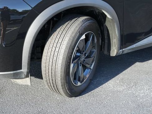 Used 2025 Nissan Rogue SV AWD/4WD image 13