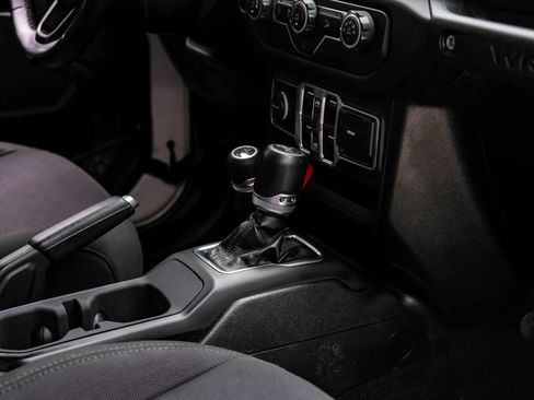 Used 2018 Jeep Wrangler Unlimited Sport S AWD/4WD image 24