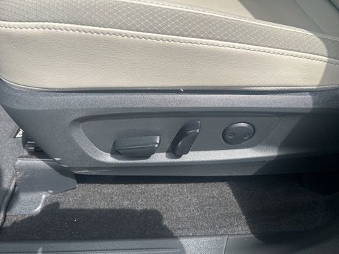 Certified 2025 Nissan Pathfinder SL FWD image 19