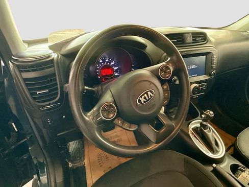 Used 2018 Kia Soul + FWD image 12