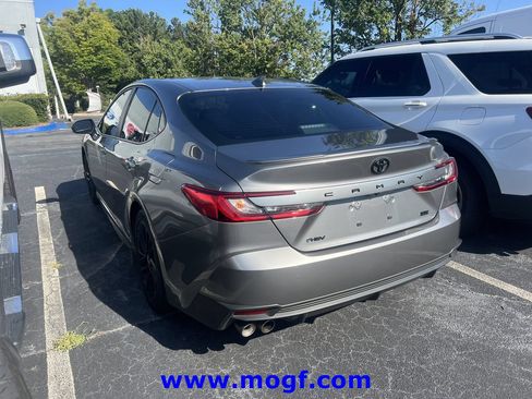 Used 2025 Toyota Camry SE FWD image 2