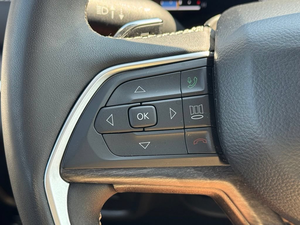 Used 2023 Jeep Grand Cherokee Limited AWD/4WD image 25
