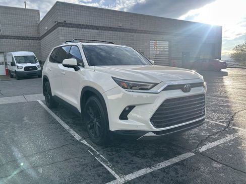 Used 2024 Toyota Grand Highlander AWD image 2