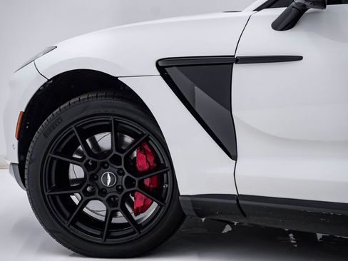 Used 2021 Aston Martin DBX AWD/4WD image 14