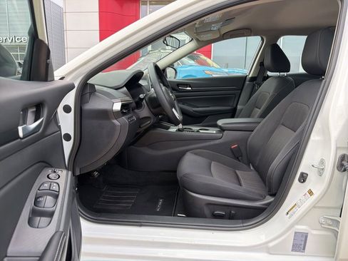 Used 2025 Nissan Altima 2.5 SV FWD image 13