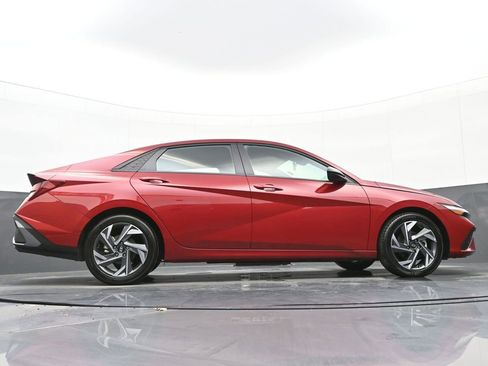 Certified 2025 Hyundai Elantra Sport image 48