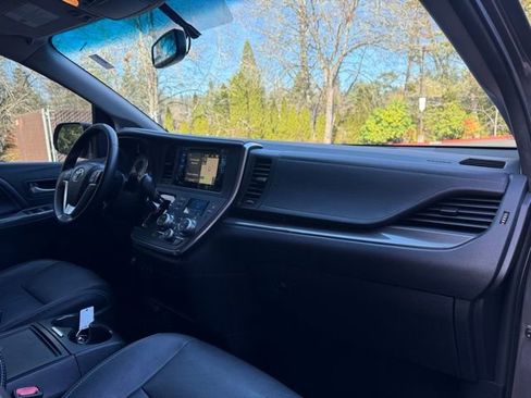 Used 2015 Toyota Sienna SE w/ SE Preferred Package image 20