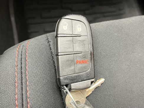 Used 2016 Jeep Grand Cherokee Laredo 75th Anniversary image 25