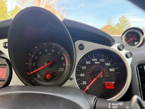 Used 2019 Nissan 370Z w/ Sport Package image 16