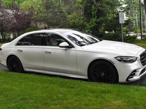 Used 2022 Mercedes-Benz S 500 4MATIC w/ AMG Line Package image 10